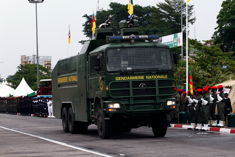 Camion anti émeute de la gendarm